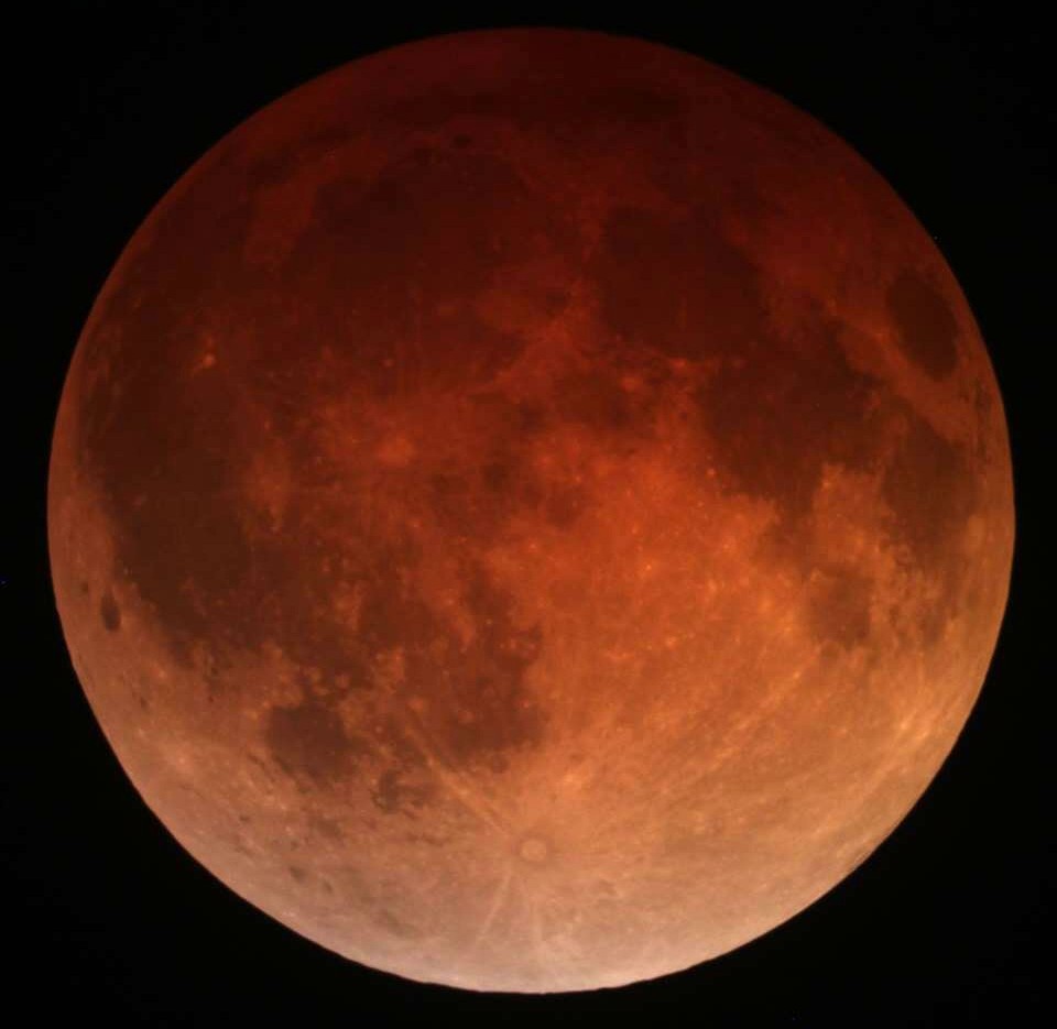 Lunar_eclipse_April_15_2014_California_Alfredo_Garcia_Jr1